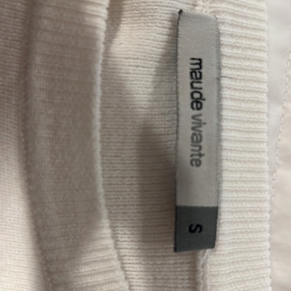 Beautiful white sweater with embellished long sleeves. Good condition. - Picture 4 of 4